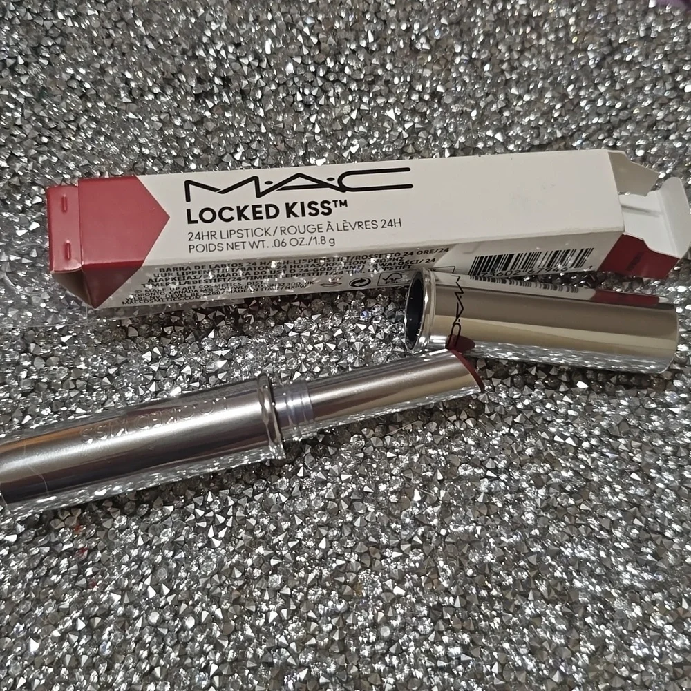 🧚‍♀️PONCY MAC Cosmetics Locked Kiss Lipstick NWT